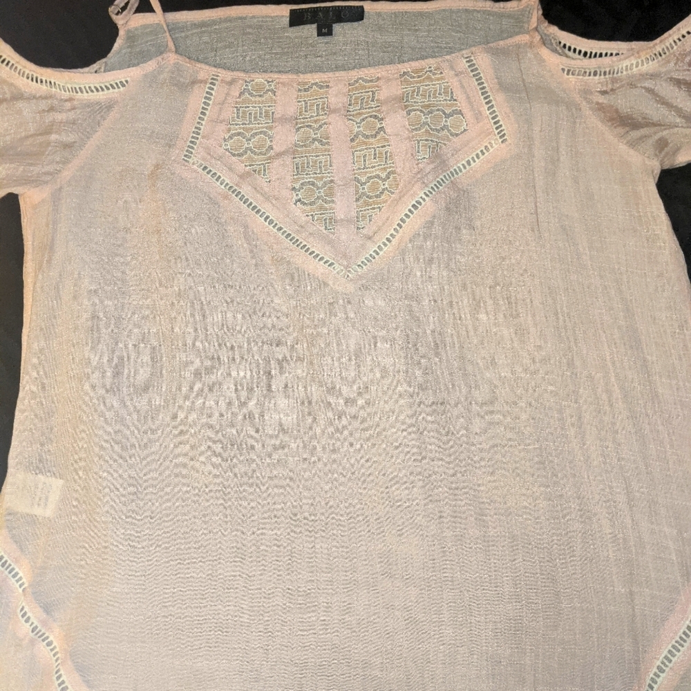 Light pink linen shirt with drop sleeve